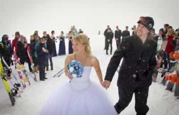 Ski Wedding | A Practical Wedding (26)