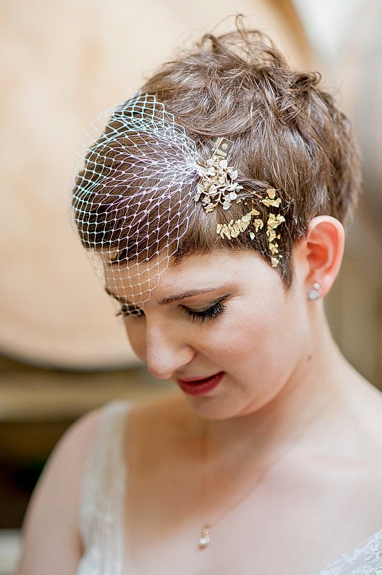DIY Gold leaf short hair style