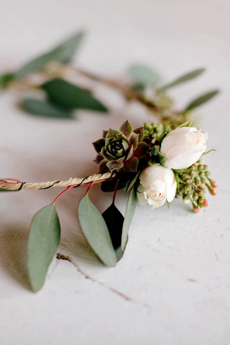 asymmetrical-flower-crown-bottom