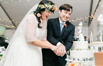 bride and groom cutting their wedding cake