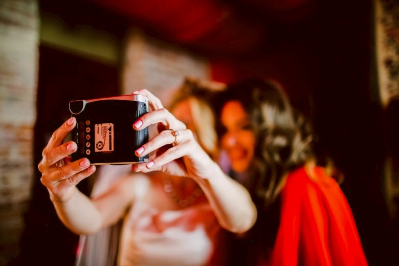 Photography by Kelley Raye bride and bridesmaid selfie
