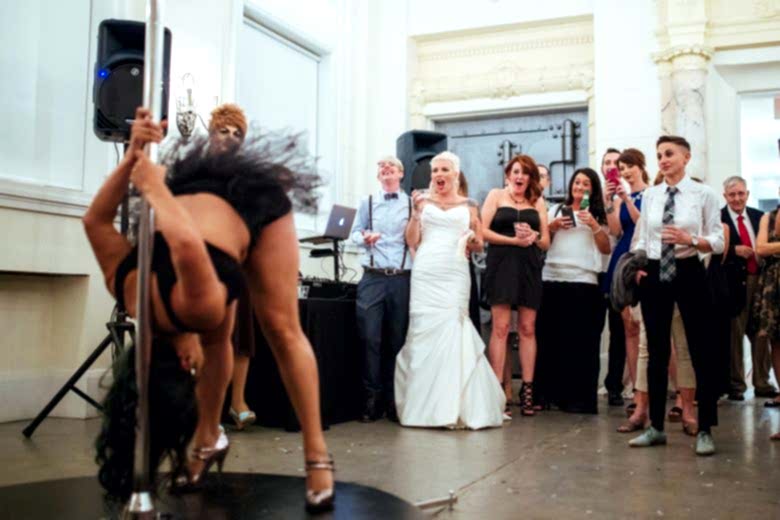boudoir performance during wedding