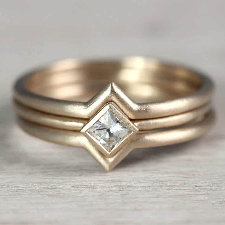 gold and diamond engagement ring aide-memoire