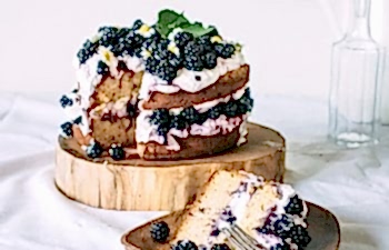 Hazelnut blackberry naked cake with mascarpone cream