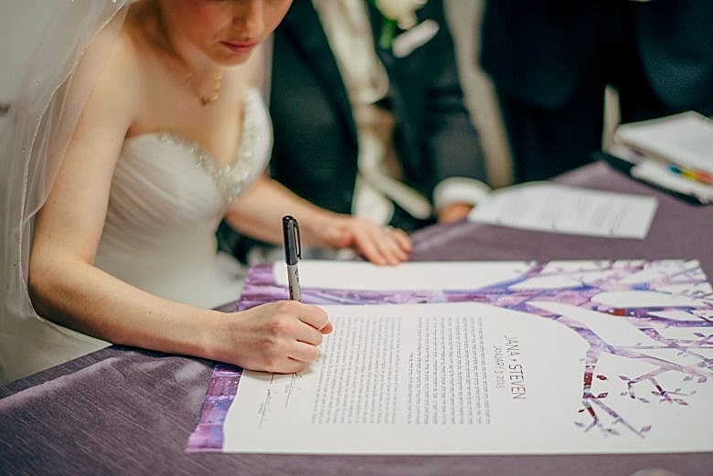 bride signing ketubah