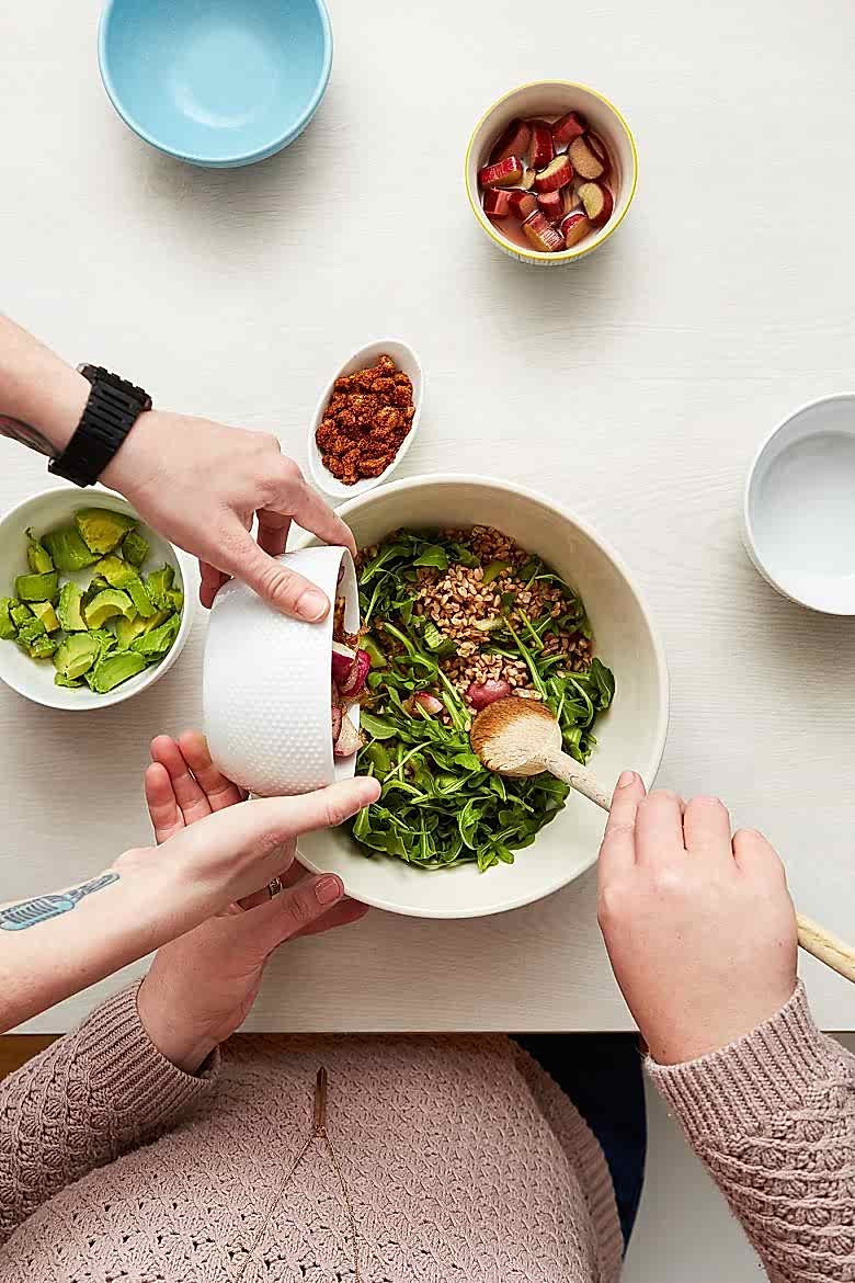a couple prepping a meal from blue apron