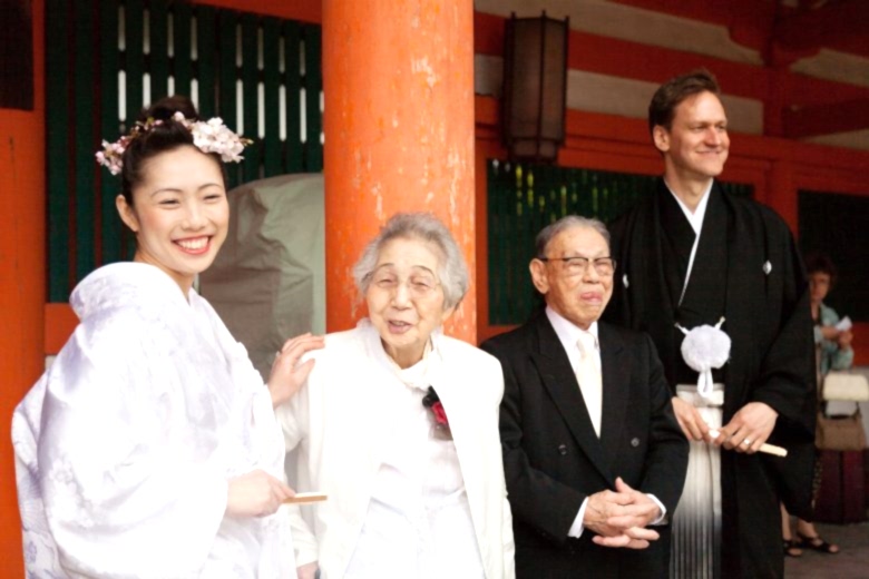 Bride and groom in Japanese wedding outfits, with older relatives
