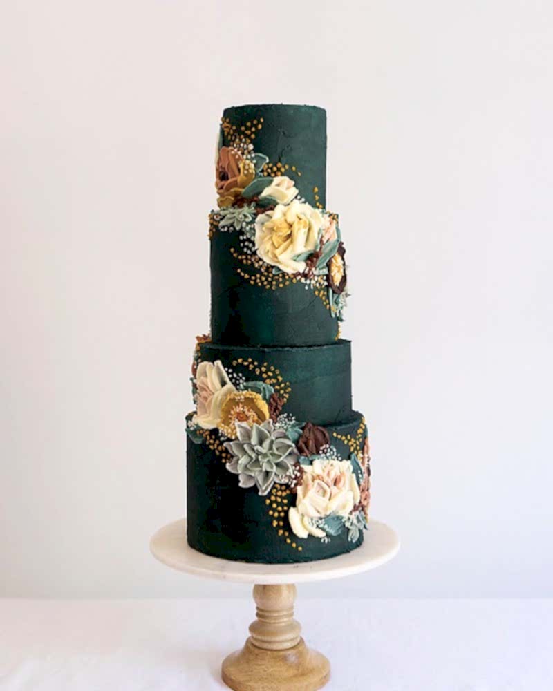 Emerald green wedding cake decorated with fall wedding colors