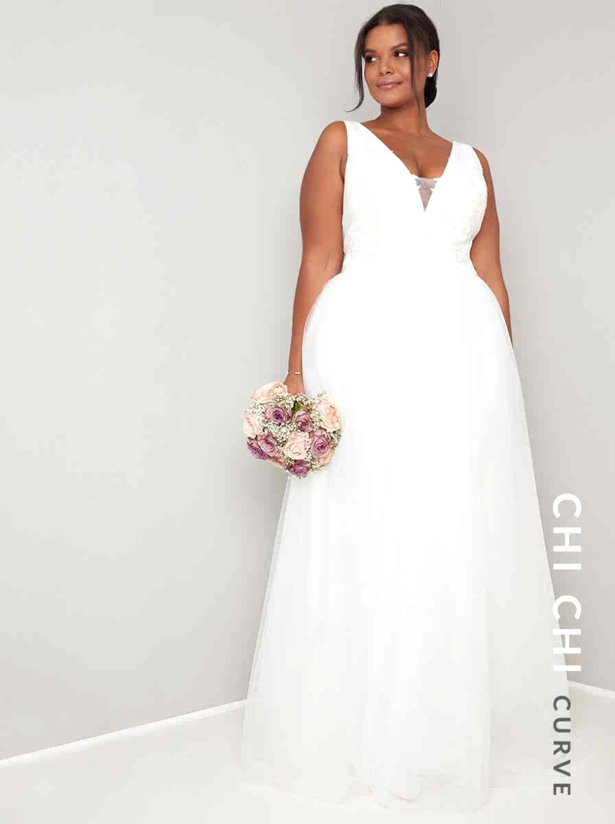 plus size woman wearing a sleeveless dress with a full skirt