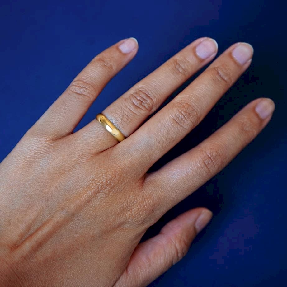 simple gold wedding ring