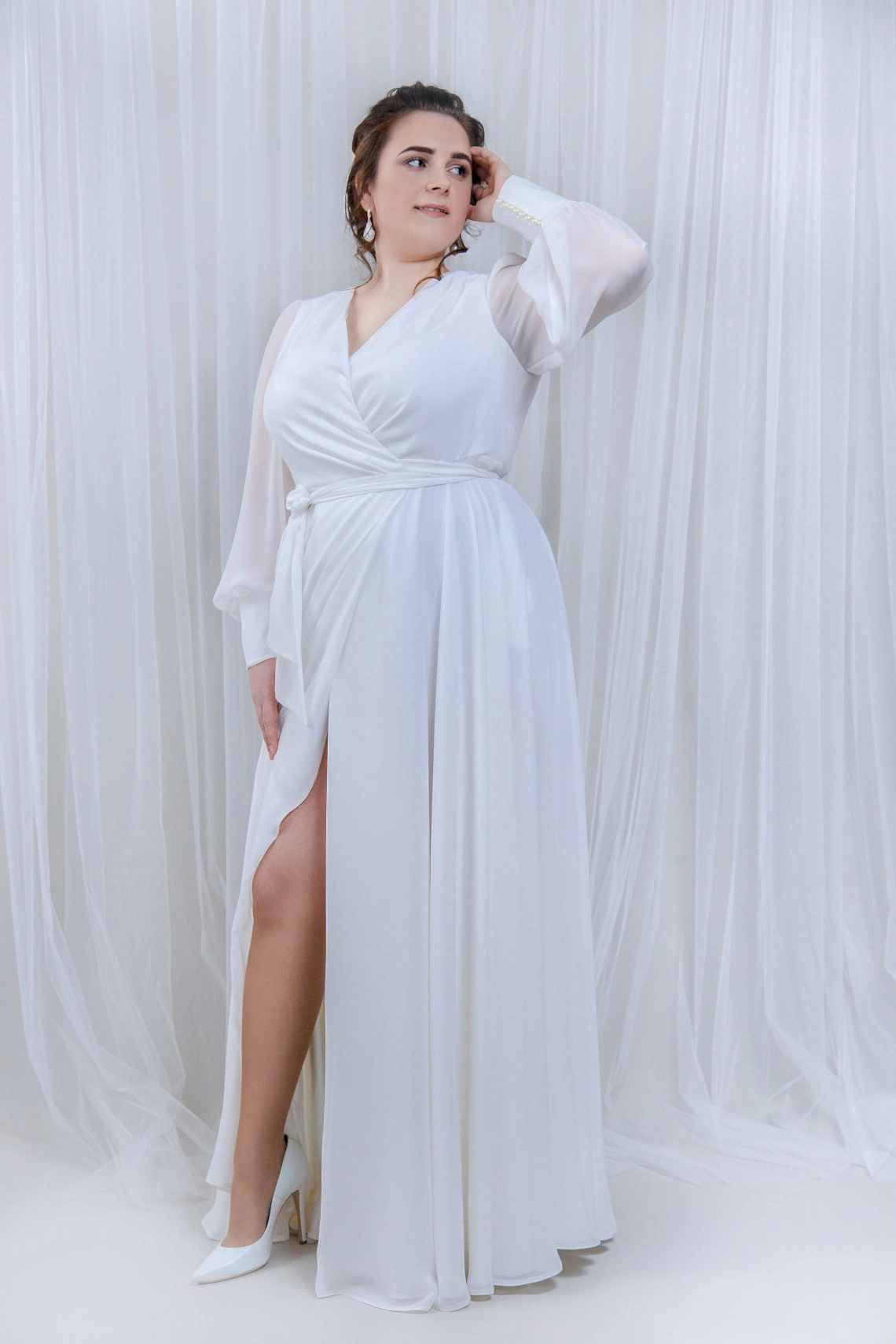 plus size sleeved wedding dress