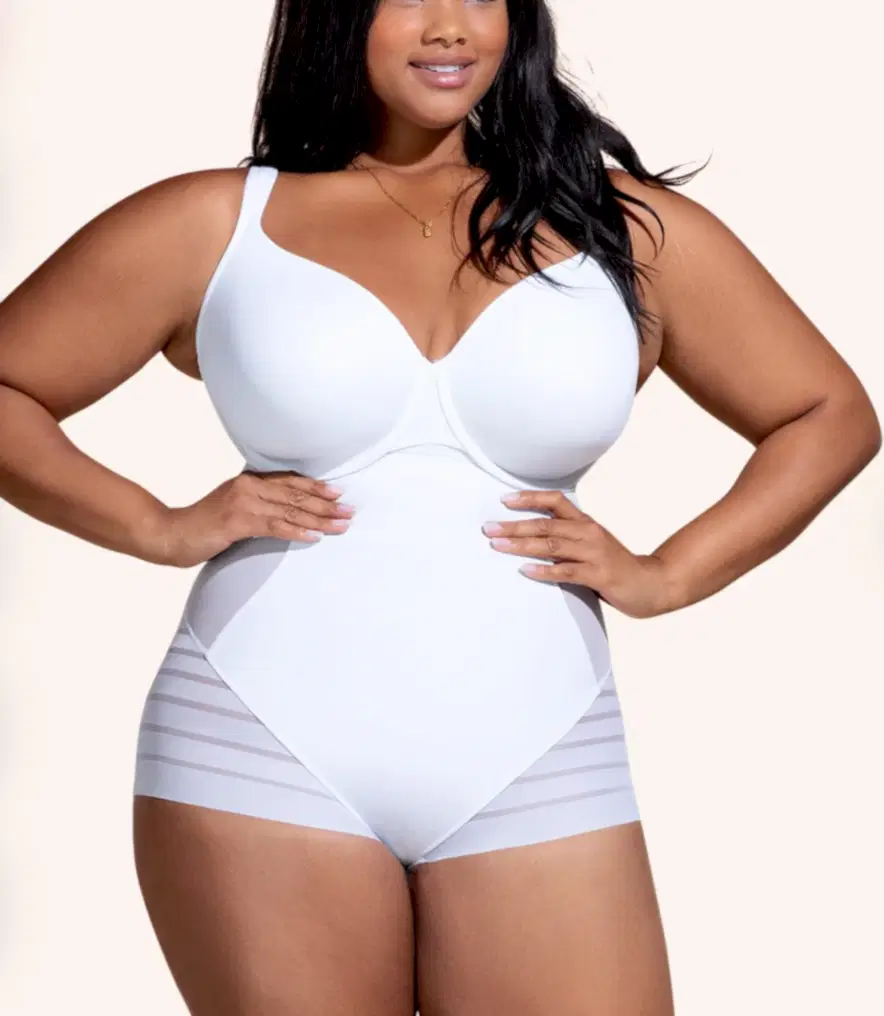 woman wearing white shape wear